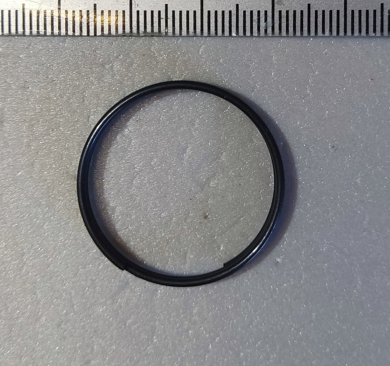 196750 Зажимное кольцо фиксации заглушки штока в шатуне  290, 390, ST MAX 395, 495, 595 GRACO.