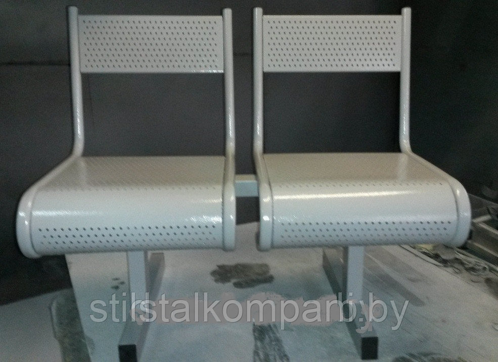 Скамья металлическая 2-секционная с перфорированными сидениями "Кристалл-2" - фото 1 - id-p57962393