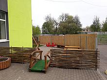 Забор из лозы (украинский тын,  плетень)