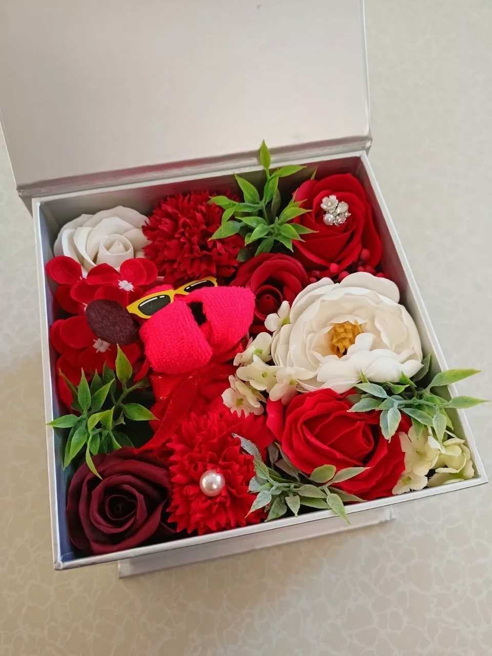 Набор цветов из мыла в подарочной коробке (Красный)