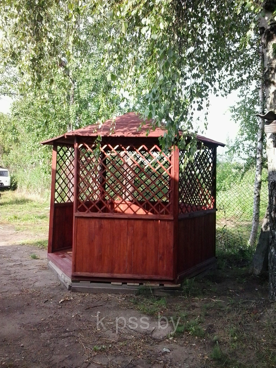 Беседка деревянная шестиугольная.