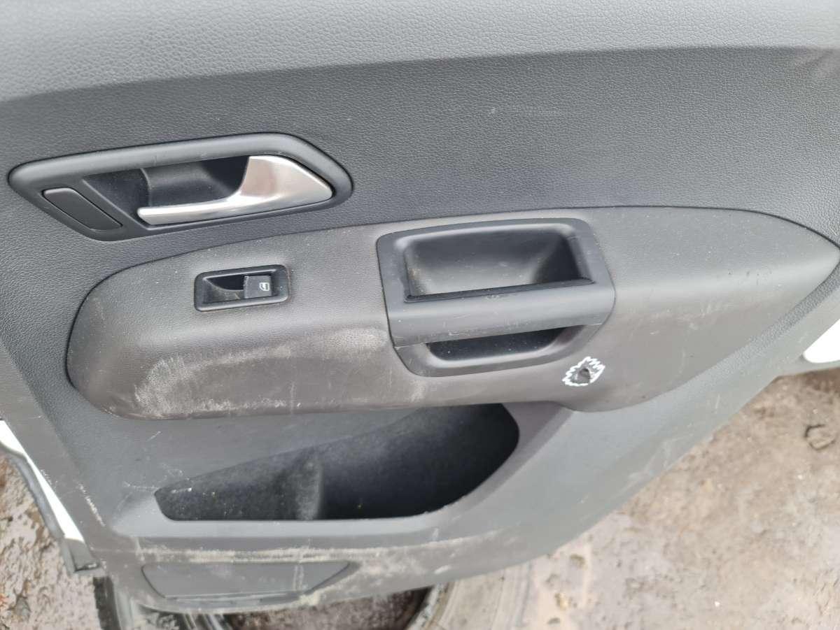 Кнопка стеклоподъемника заднего правого Volkswagen Amarok
