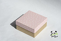 Коробка 150х150х70 Сердечки белые на розовом (крафт дно)
