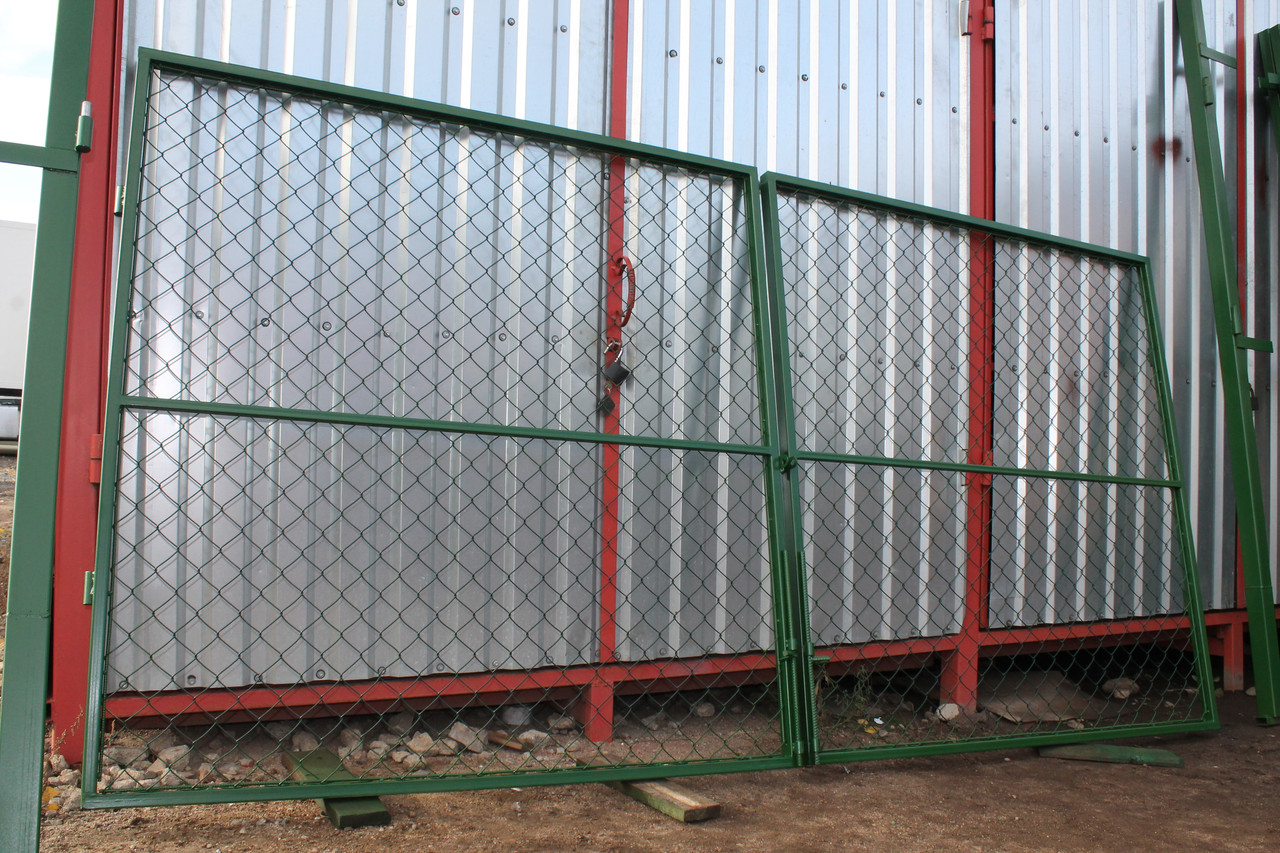 Ворота распашные из сетки-рабица в ПВХ - фото 1 - id-p81379301
