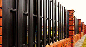 Забор из металлического штакетника (односторонний штакетник/двухсторонняя зашивка) высота 2 м, фото 2