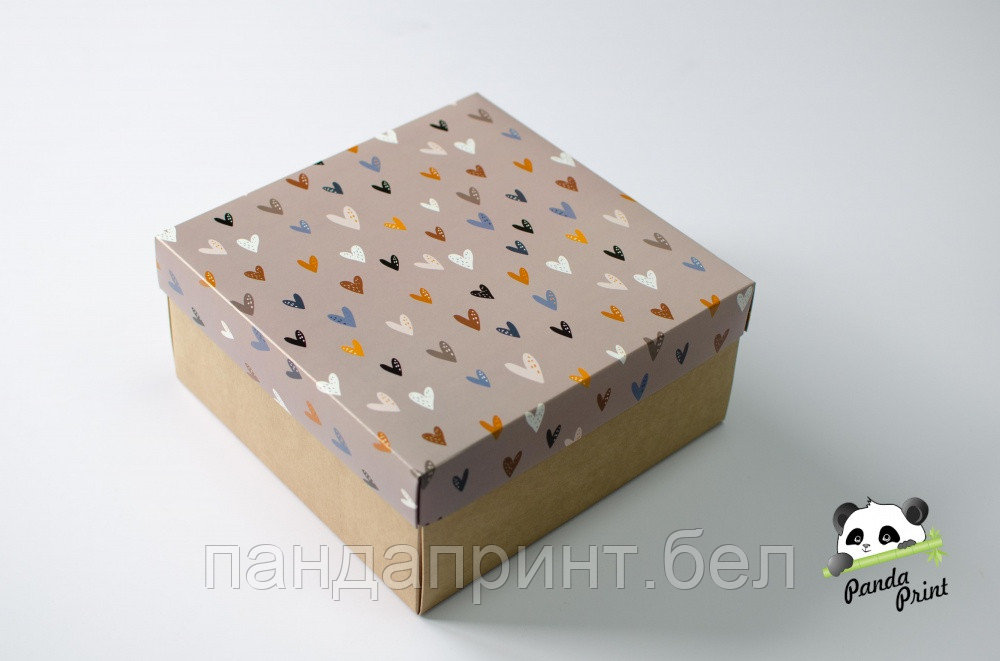 Коробка 200х200х80 Цветные сердечки (крафт дно)