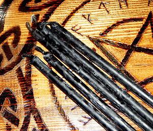 Свечи восковые ритуальные двухчасовые черные комплект