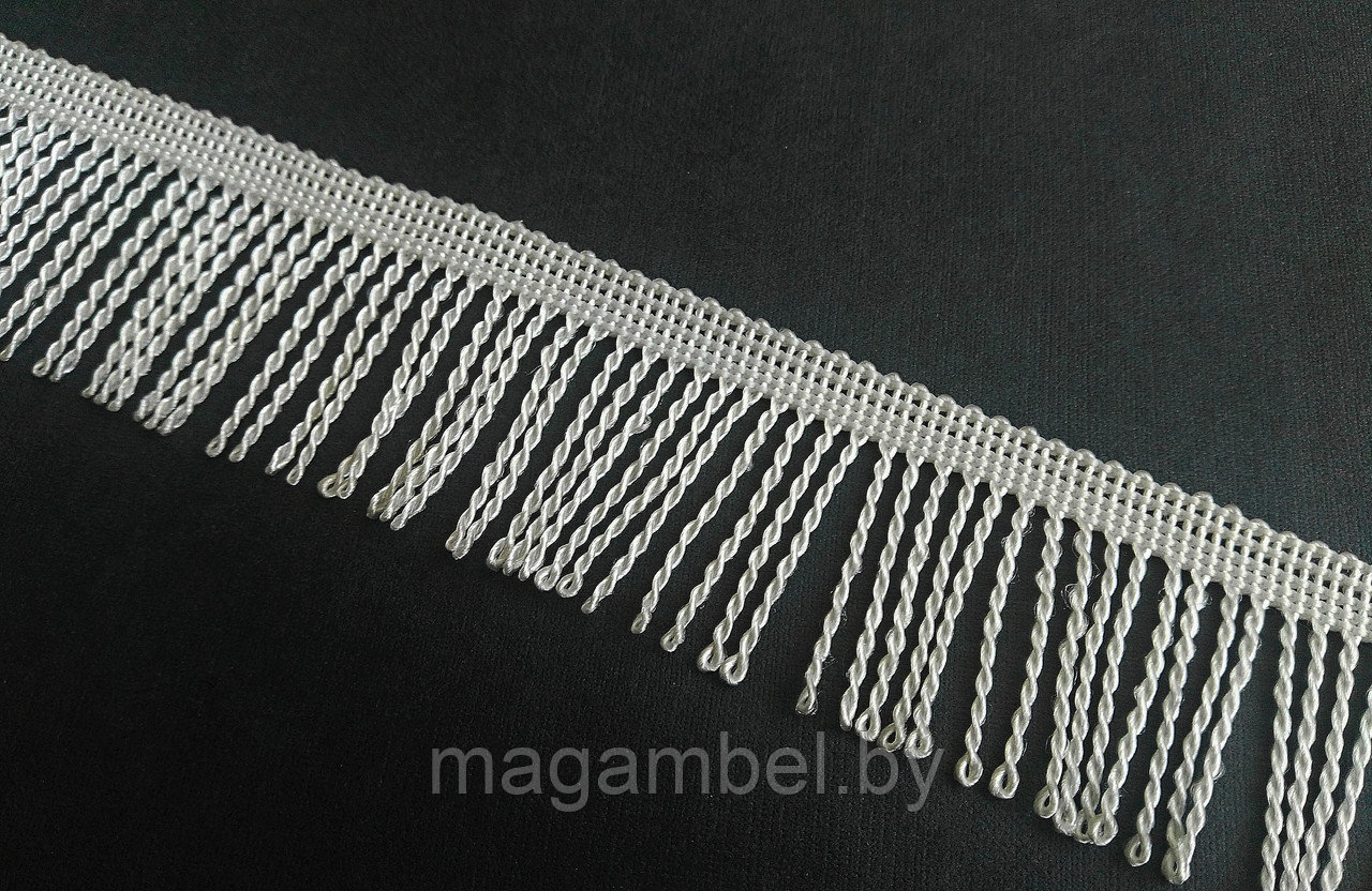 Бахрома "мишурная" декоративная молочного цвета.