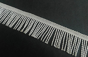 Бахрома "мишурная" декоративная молочного цвета.