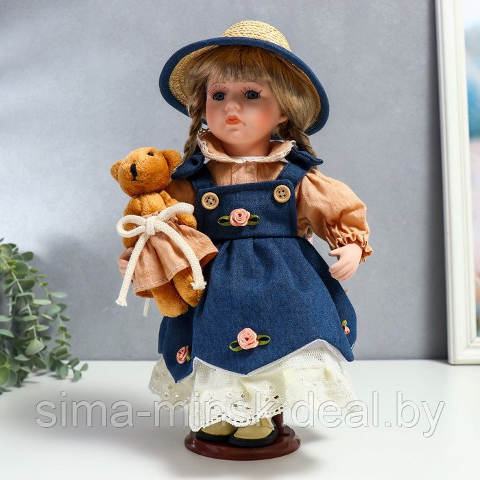 Кукла коллекционная керамика "Сьюзи в джинсовом платье, шляпке и с мишкой" 30 см - фото 1 - id-p176276866