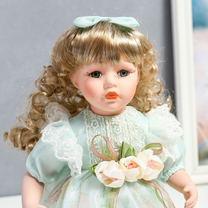 Кукла коллекционная керамика "Джудит в нежно-мятном платье с цветочками" 30 см - фото 5 - id-p176313143