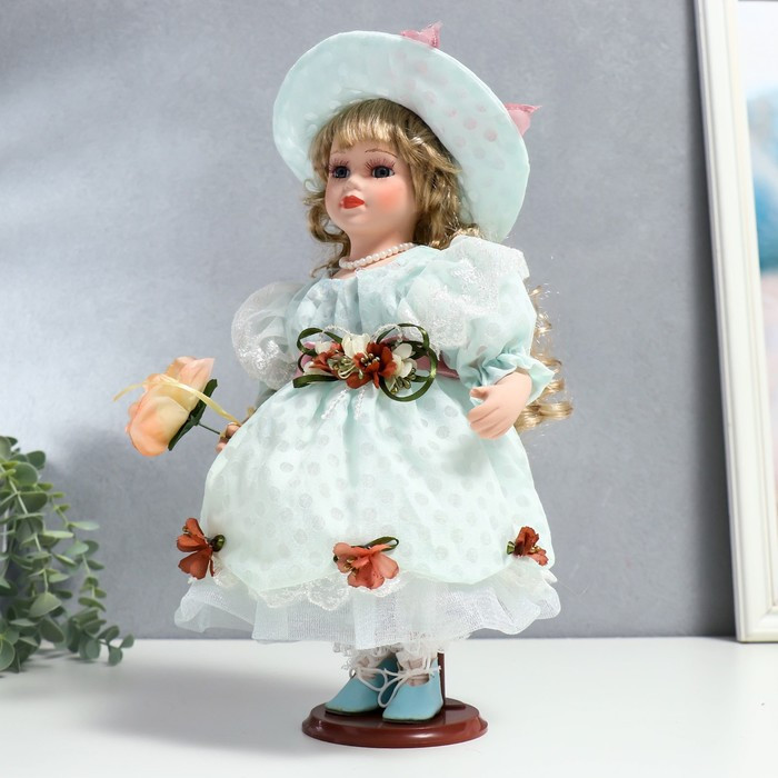 Кукла коллекционная керамика "Люси в голубом платье, шляпке и с цветами" 30 см - фото 3 - id-p176313147
