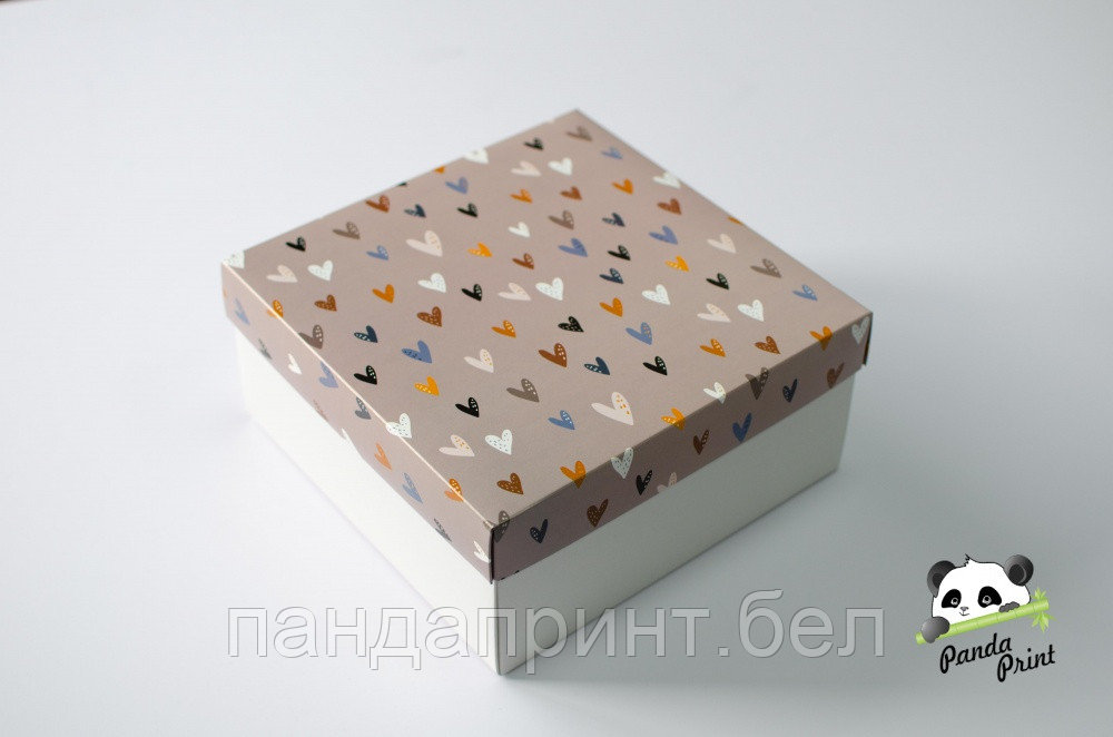 Коробка 220х220х100 Цветные сердечки (белое дно)