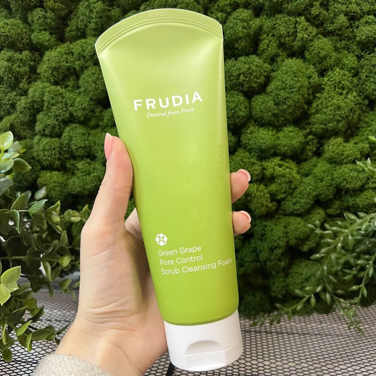 Себорегулирующий скраб-пенка Frudia с зеленым виноградом Green Grape Pore Control Scrub Cleansing Foam 145 мл - фото 2 - id-p176398676