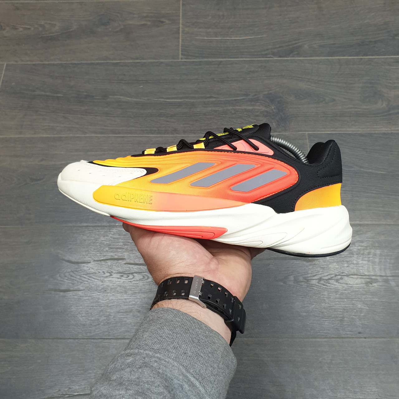 Кроссовки Adidas Ozelia 'Fiery'