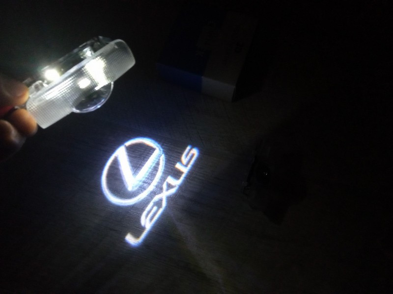 Штатная подсветка в двери с логотипом для Lexus - фото 2 - id-p166084377