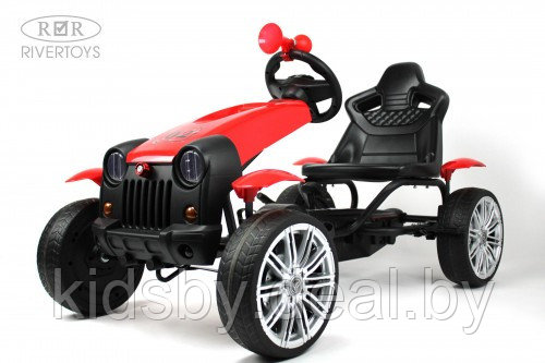 Детская педальная машина RiverToys C222CC (красный) веломобиль, карт