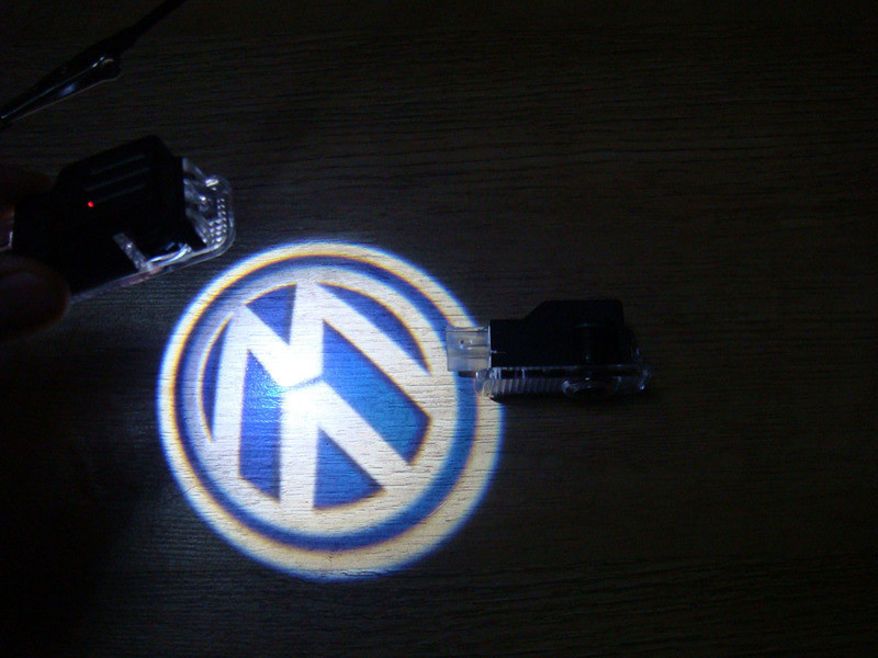 Штатная подсветка в двери с логотипом VW - фото 3 - id-p166084332
