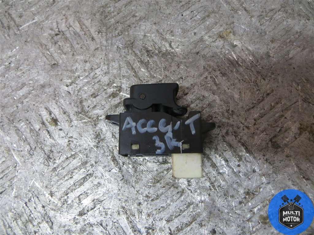 Кнопка стеклоподъемника HYUNDAI ACCENT III (2005-2010) 1.6 i G4ED - 112 Лс 2007 г. - фото 1 - id-p176960590