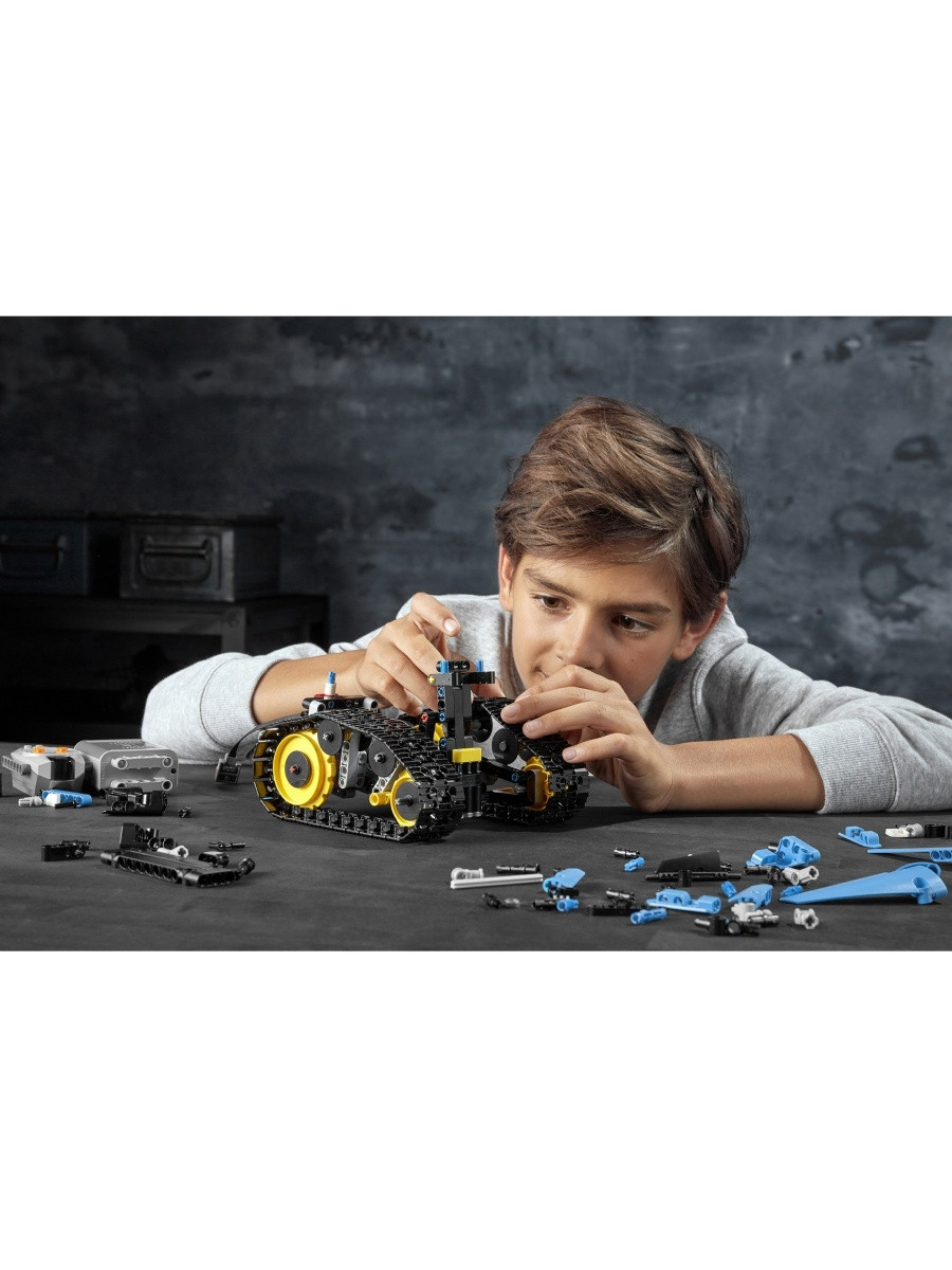 Конструктор Lego Technic 42095 Скоростной вездеход с ДУ - фото 4 - id-p176984757