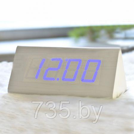 Часы-будильник Пирамида 21 см с термометром деревянные цвет: белое дерево синие цифры зв. активация