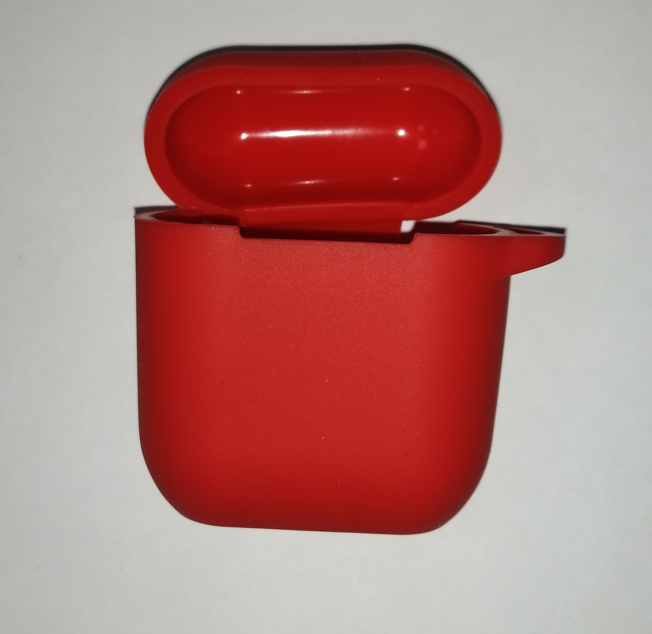 Чехол для Apple Airpods 1 / 2 Silicon case (красный) - фото 2 - id-p177165327