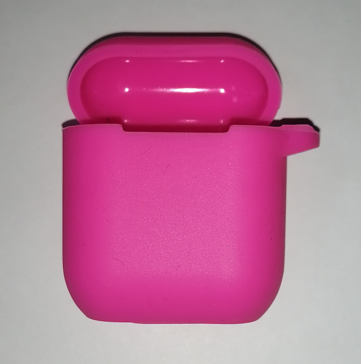 Чехол для Apple Airpods 1 / 2 Silicon case (ярко-розовый) - фото 3 - id-p177165375