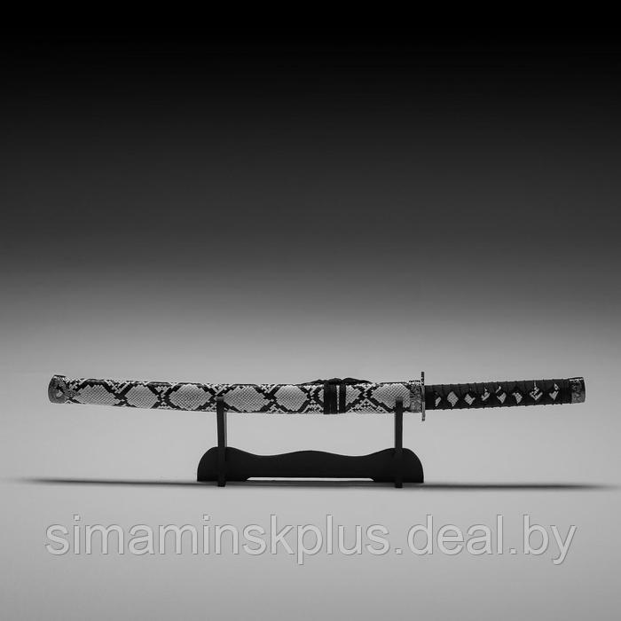 Сувенирное оружие «Катана на подставке», серые ножны под змеиную кожу, 70 см - фото 1 - id-p176817234