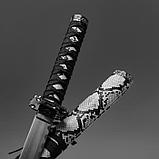 Сувенирное оружие «Катана на подставке», серые ножны под змеиную кожу, 70 см, фото 3