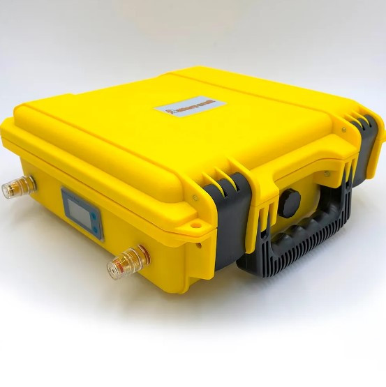 Аккумулятор BatteryCraft Lifepo4 12V 55Ah BMS 100 A c Bluetooth (желтый корпус) - фото 1 - id-p177362821
