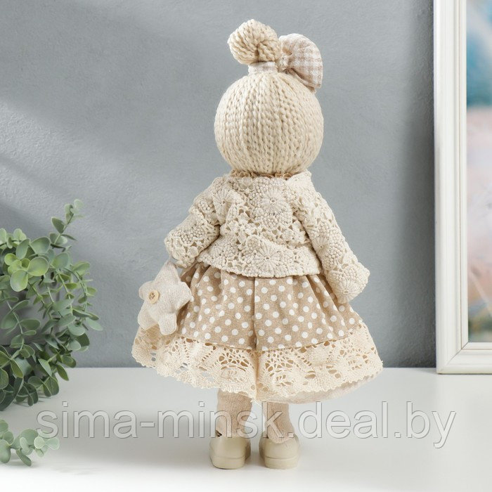 Кукла интерьерная "Малышка в бежевом платье в горох, с цветочком" 39х12,5х17 см - фото 3 - id-p177495330