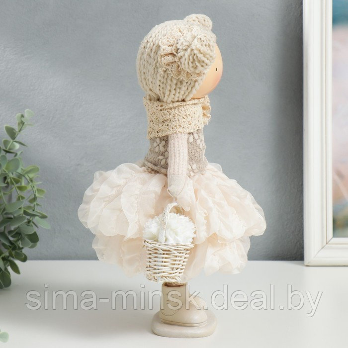 Кукла интерьерная "Малышка Зося в бежевом наряде, с корзиной цветов" 31x14x16 см - фото 2 - id-p177495331
