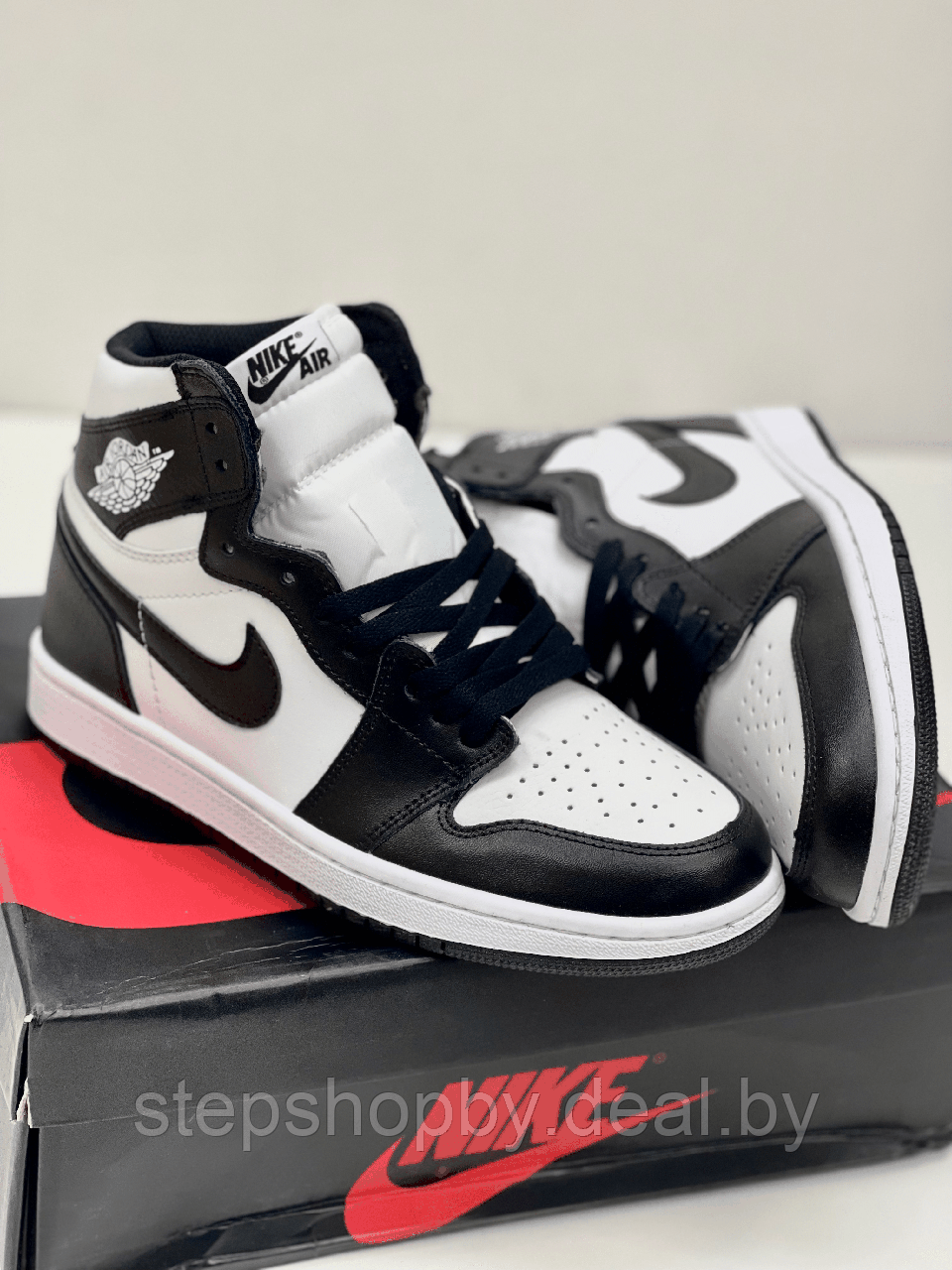 Кроссовки Nike Air Jordan 1 Retro High OG Black White - фото 2 - id-p177618484