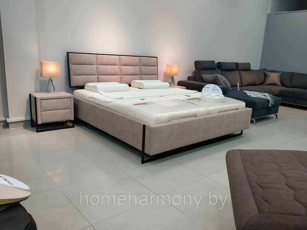 Кровать SOFTLOFT 180х200 см (в комплекте с прикроватными тумбами)