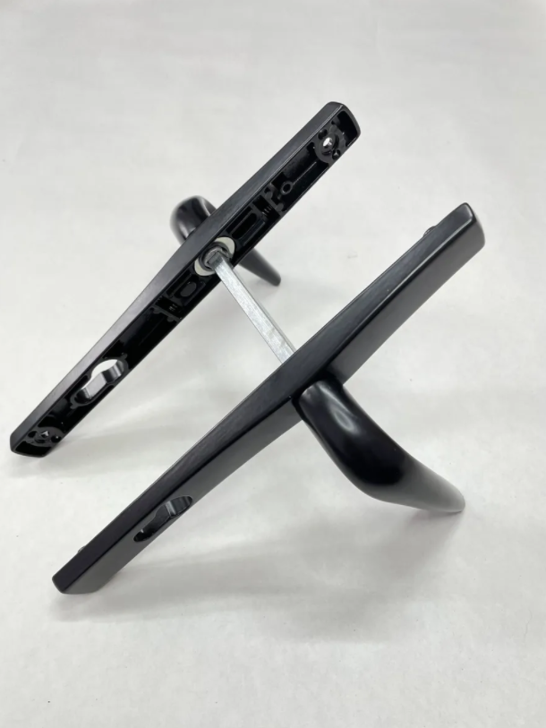 Ручка для замка в калитку Евро-25 нажимная межосевое расстояние 85 мм. цвет-черный - фото 1 - id-p178037997