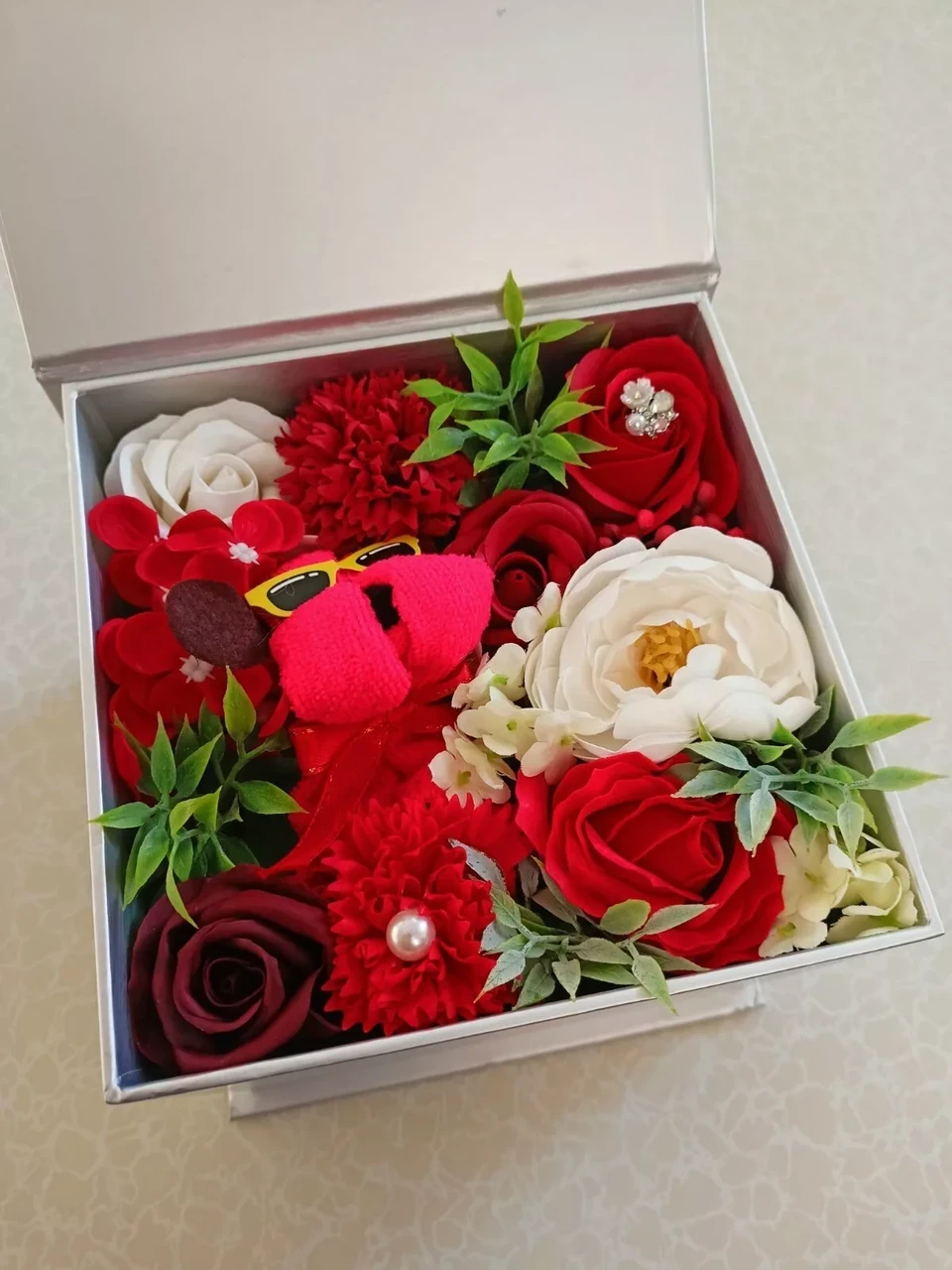 Набор цветов из мыла в подарочной коробке (Красный) - фото 1 - id-p173475639