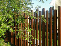 Металлический штакетник под названием Евроштакетник выпускается в нескольких популярных профилях.