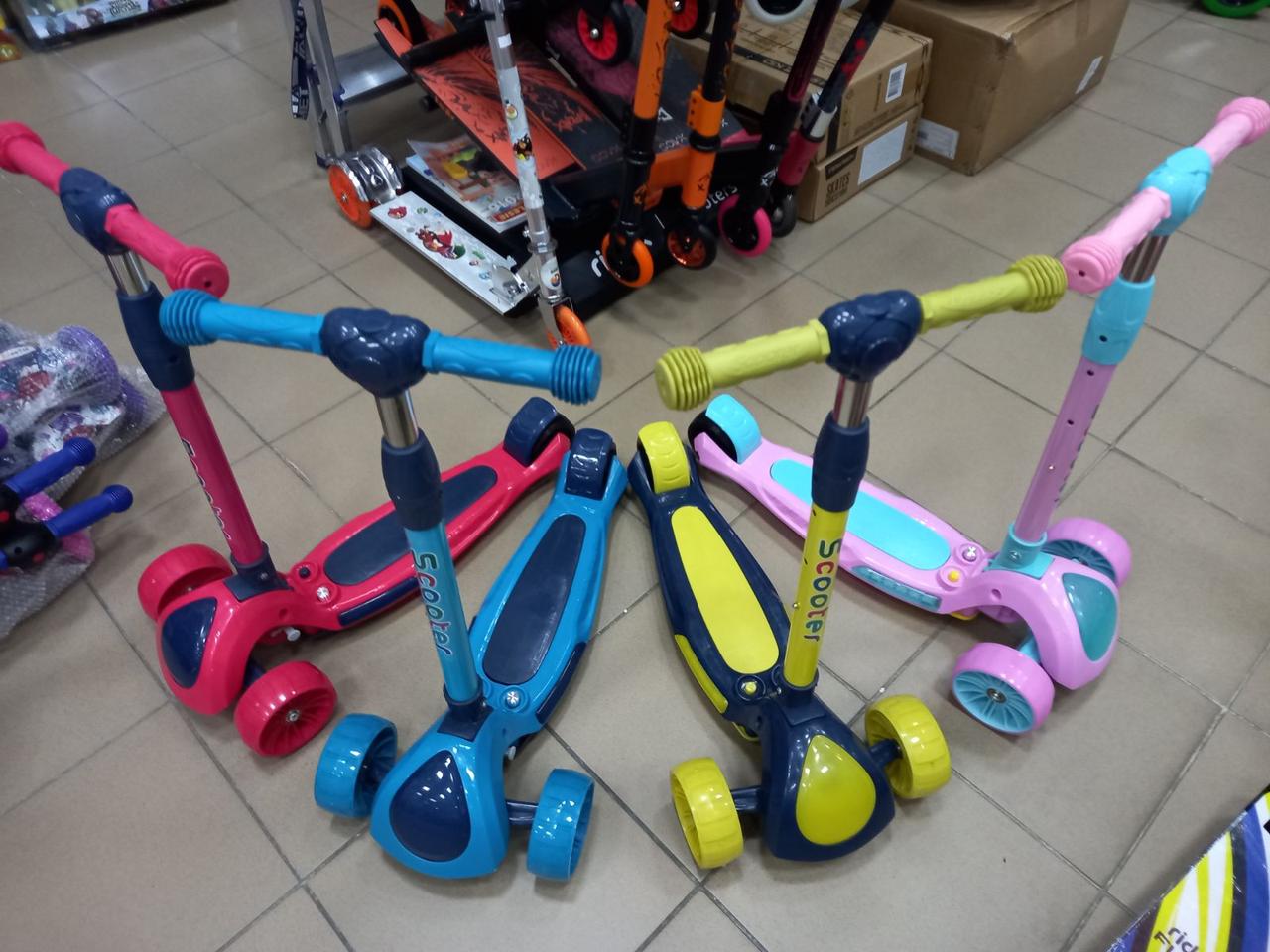 Самокат Scooter со складной ручкой MAXI (Макси) световые и звуковые эффекты Желтый