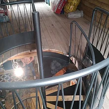 Каркас прочной винтовой лестницы с ограждением в стиле лофт 4