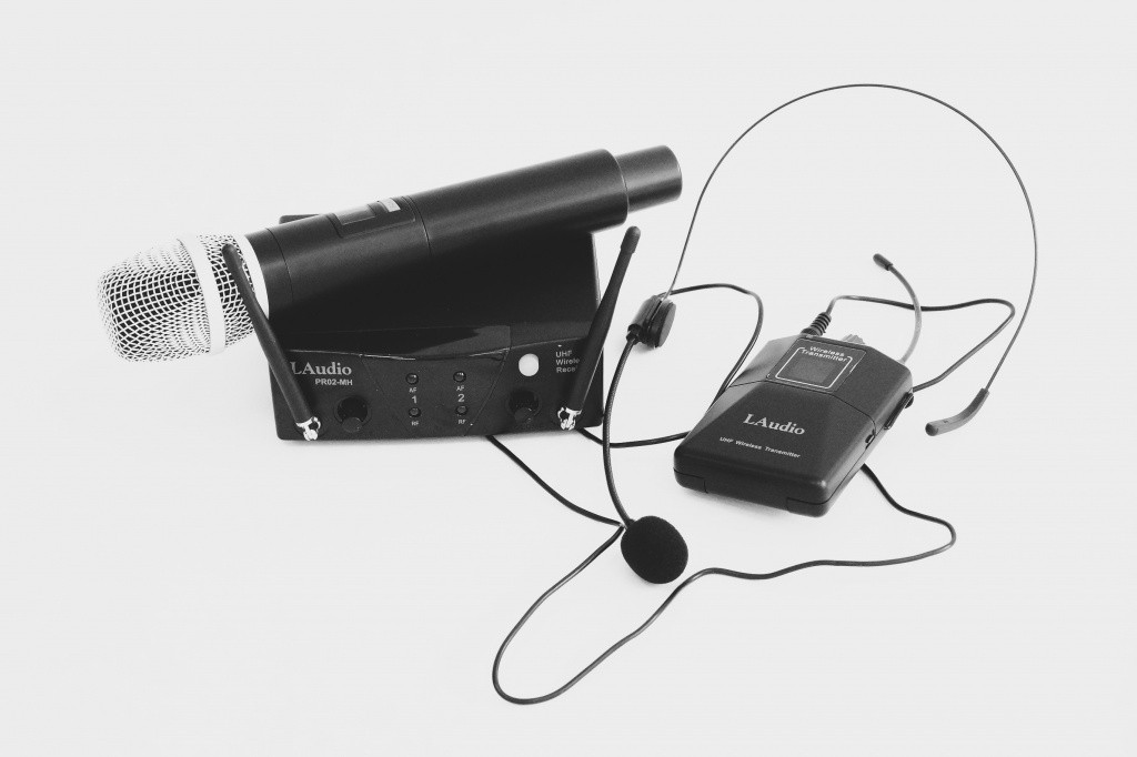 LAudio PRO2-MH Двухканальная радиосистема с ручным передатчиком и головным микрофоном - фото 1 - id-p179422290