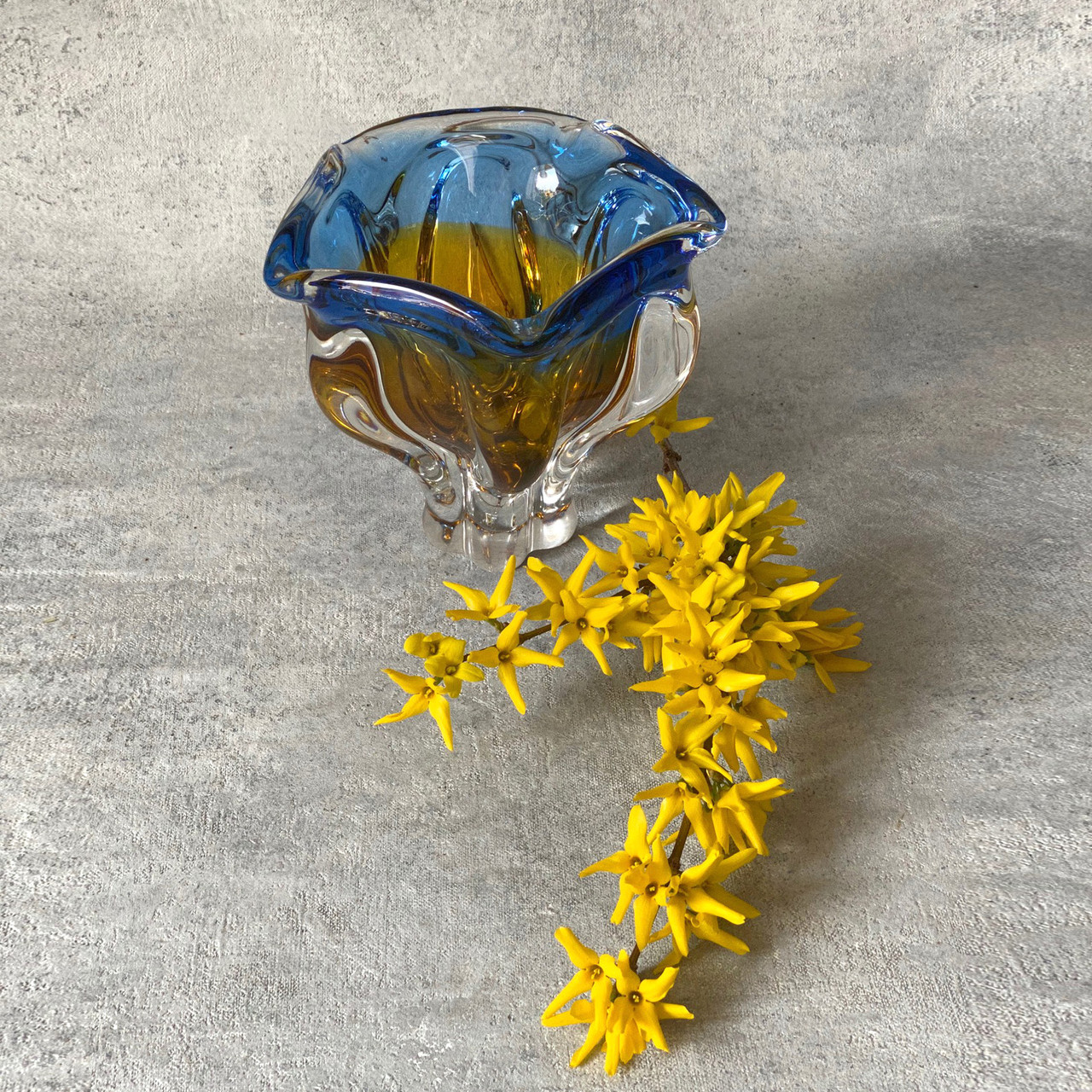 Ваза-конфетница стеклянная Blue honey, Чехословакия, Богемия, винтаж - фото 1 - id-p179489068