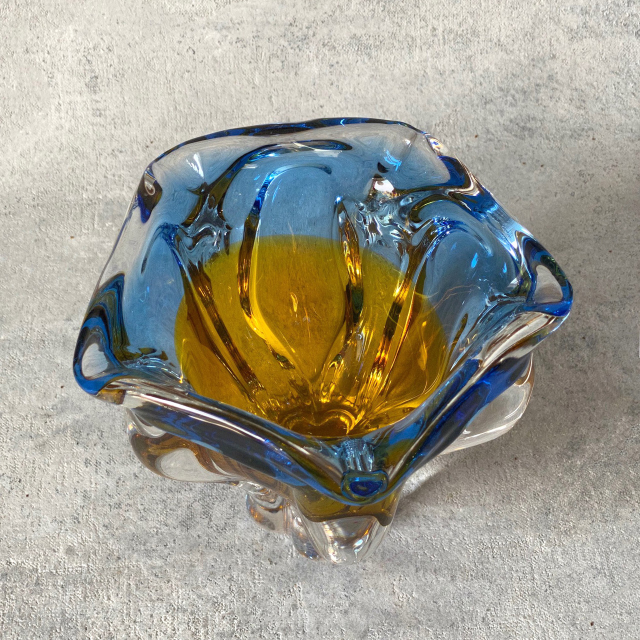 Ваза-конфетница стеклянная Blue honey, Чехословакия, Богемия, винтаж - фото 4 - id-p179489068