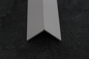 Уголок алюминиевый 40х40 белый 2,7м