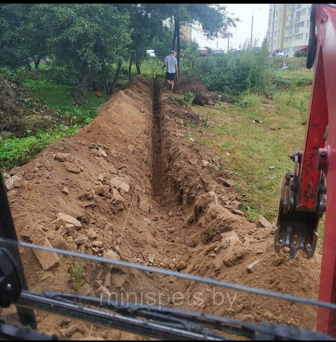 Рытьё траншей под водопровод