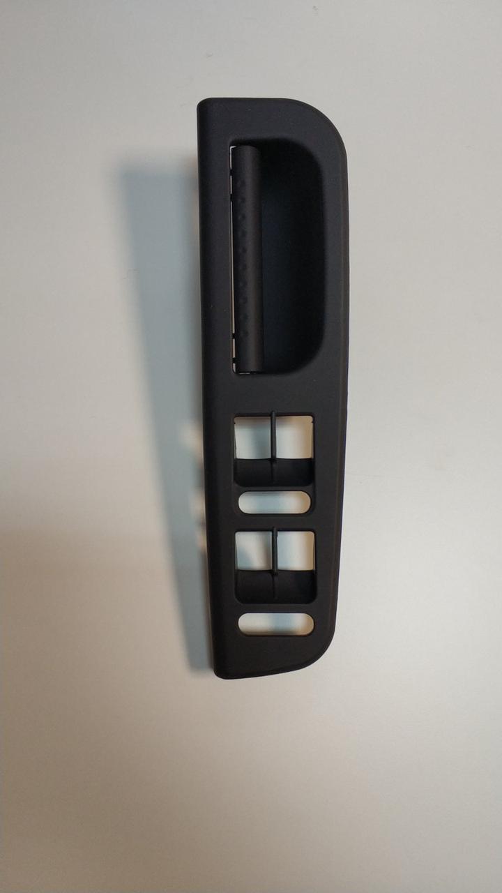 Накладка ручки двери VW Bora -05, Golf IV -03, Passat B5 -05, Skoda Superb -08 (черная) - фото 1 - id-p179646324