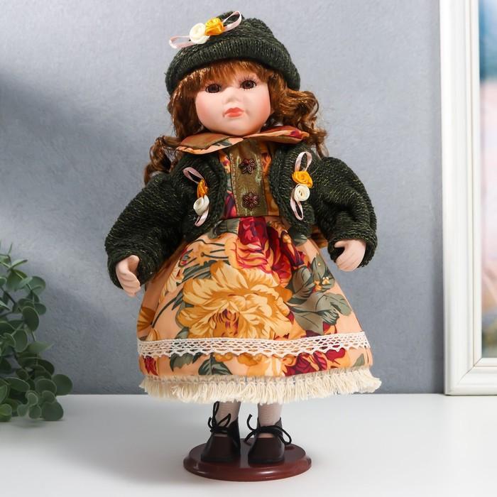 Кукла коллекционная керамика "Алёна в платье с цветами, в зелёной шапке и джемпере" 30 см - фото 1 - id-p180240065