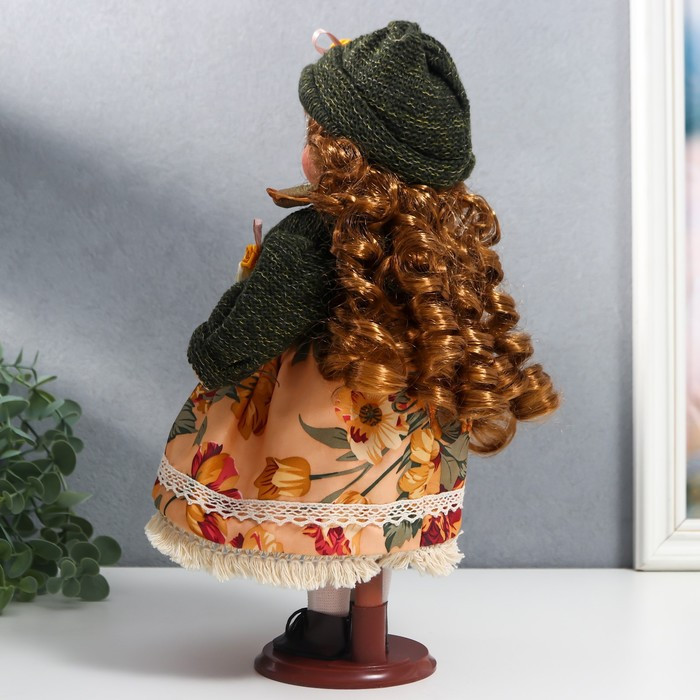 Кукла коллекционная керамика "Алёна в платье с цветами, в зелёной шапке и джемпере" 30 см - фото 4 - id-p180240065