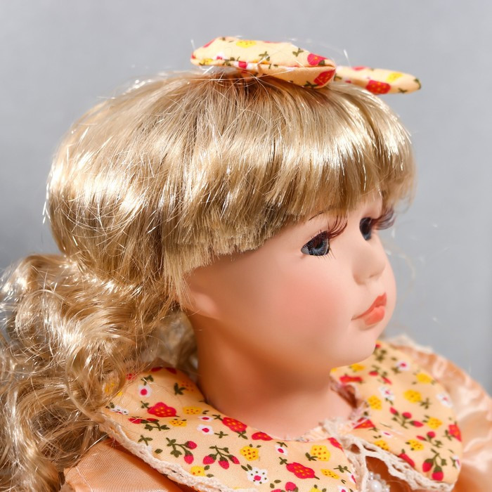 Кукла коллекционная керамика "Тося в кремовом платье с цветочками, с бантом в волосах" 30 см 75861 - фото 6 - id-p180240067