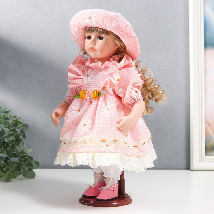 Кукла коллекционная керамика "Маша в розовом платье в клетку с ромашками, в шляпке" 30 см - фото 2 - id-p180240068