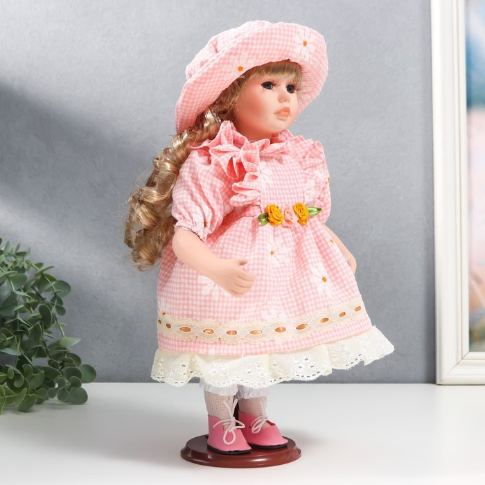 Кукла коллекционная керамика "Маша в розовом платье в клетку с ромашками, в шляпке" 30 см - фото 3 - id-p180240068